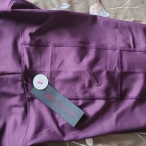 NWT Bally Total Fitness Women High Rise Tummy Control Capri Legging Size L